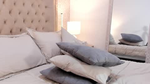 Luna  online show from November 1, 9:52 pm