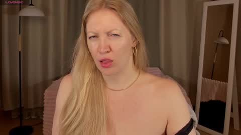 sugamomy online show from December 20, 1:20 am