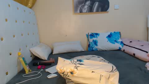 sugar online show from February 19, 8:07 pm