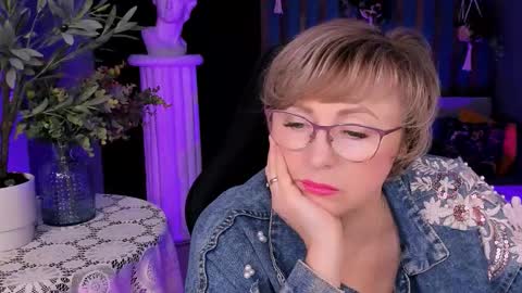 Vivien online show from October 15, 1:46 pm