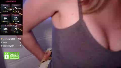 Mia online show from December 3, 4:20 pm