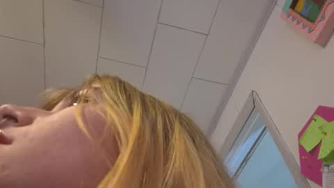 Ophelia online show from January 5, 6:33 pm