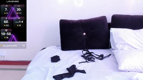 Nicolle  online show from January 11, 2:58 pm