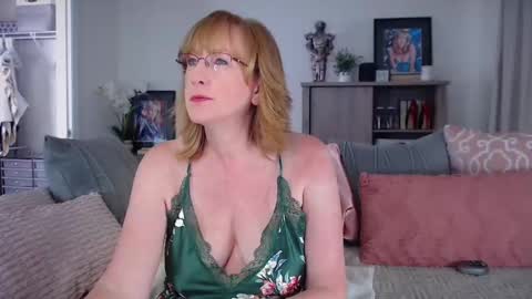 SummerKnightzzz online show from April 3, 4:16 pm