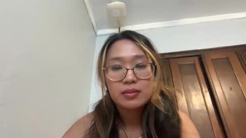 sunneeshellee online show from May 2, 8:12 pm