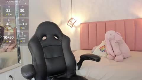  S U N N Y online show from February 21, 7:43 pm