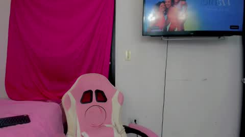 Andrea Rodriguez online show from February 12, 7:45 pm