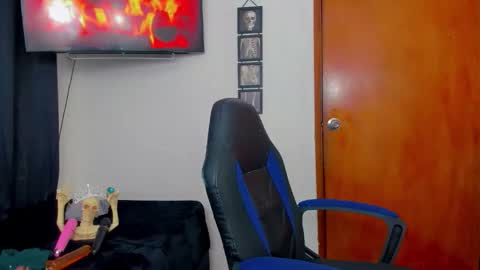 Andrea Rodriguez online show from November 8, 8:25 pm