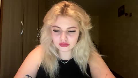 sunshinyflash online show from December 4, 7:14 pm