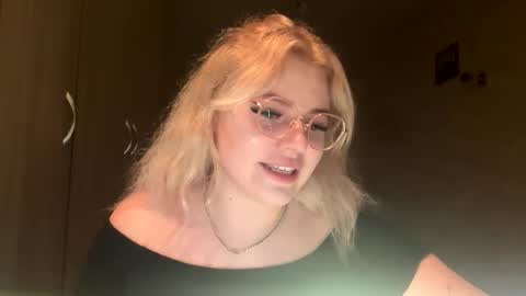 sunshinyflash online show from November 9, 6:26 pm