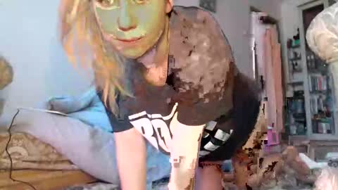 Annie online show from April 17, 6:26 am