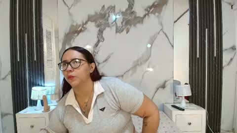 S U S A N online show from June 25, 11:23 am