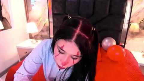 susanvilla online show from November 22, 8:44 pm