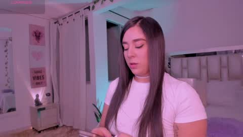 sussy_bell_ online show from April 26, 11:35 pm