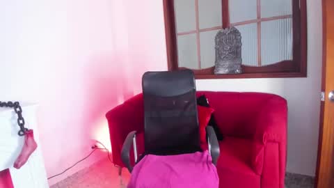 Susuya  online show from October 18, 7:59 pm