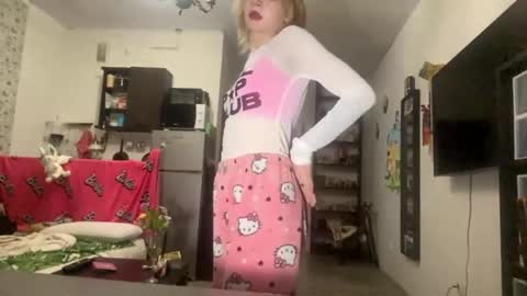 Suzanna online show from April 16, 10:23 pm