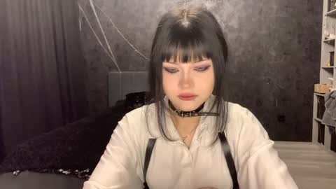 EmilySuonn online show from May 4, 5:22 am