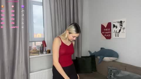 Chloe online show from March 1, 2:28 pm