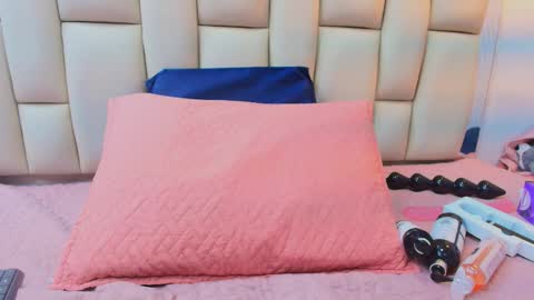 Amye  online show from February 8, 7:06 pm