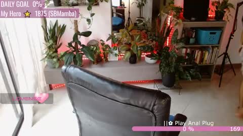 Tutti  online show from April 15, 8:09 pm