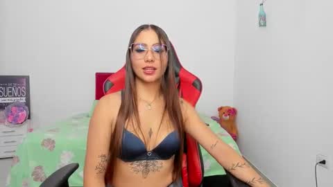 sweet_coral_ online show from February 3, 4:32 am