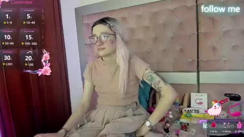  emmili  online show from March 20, 12:32 pm