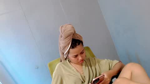 Leah online show from January 28, 7:43 am