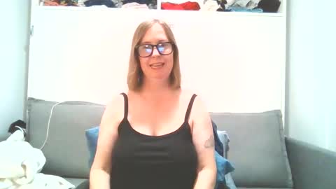 sweetandnaughty123 online show from June 11, 4:20 am