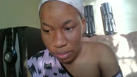 sweetdiva2012 online show from October 11, 4:06 am