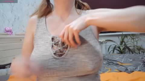 SweetFoxed online show from April 14, 1:22 pm