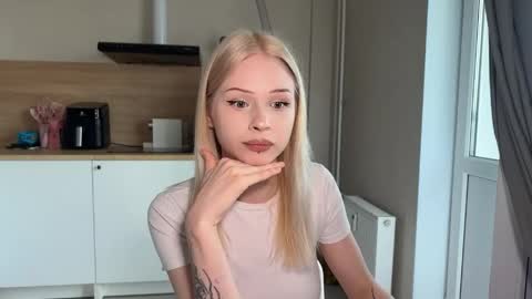 sweetie Lisa3 online show from June 4, 3:27 pm