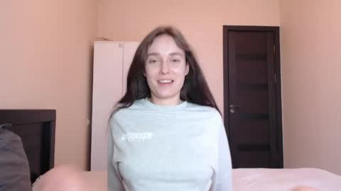 Mia online show from April 4, 11:09 am