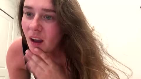 sweetrosiered online show from April 14, 2:28 pm