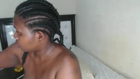 sweetslyvie online show from April 20, 9:07 pm