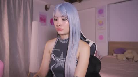 Cat independent model  online show from October 19, 1:18 am