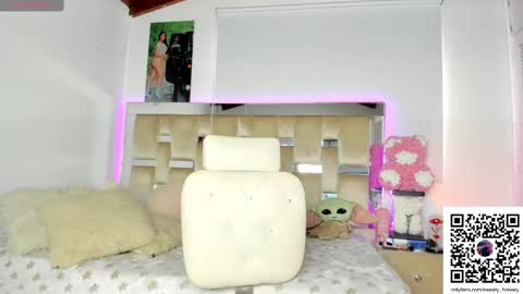  independent model  online show from March 6, 6:48 pm