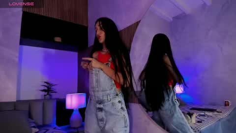 Sylvia Leos online show from February 20, 8:39 am