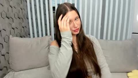 Mila online show from November 20, 3:35 pm