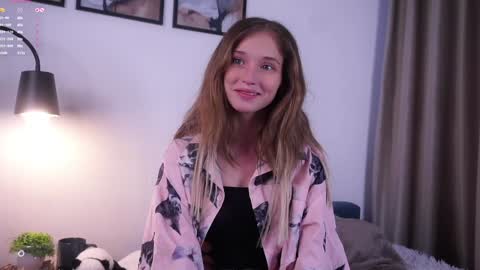 Mia online show from October 18, 2:03 am