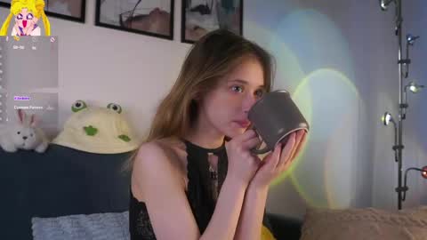 Mia online show from March 21, 1:54 am