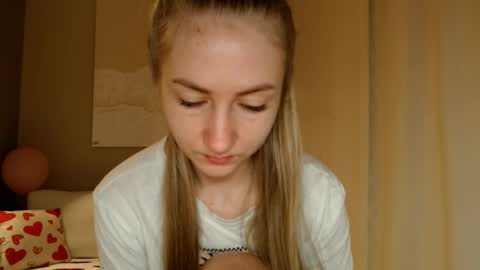  Kira  online show from March 12, 6:29 am