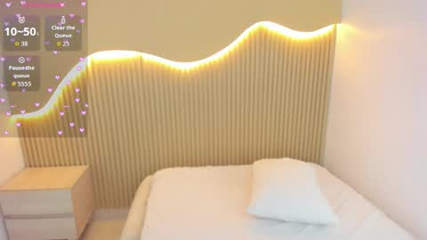 TANIA  online show from March 19, 3:33 am