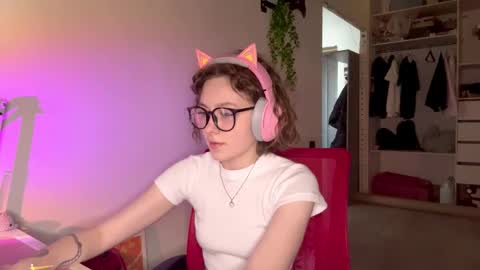 Darlin online show from February 12, 1:18 am