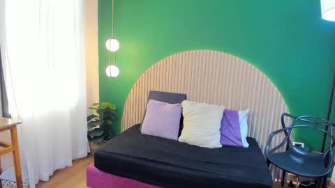 Taylor Bennet online show from December 5, 11:33 am