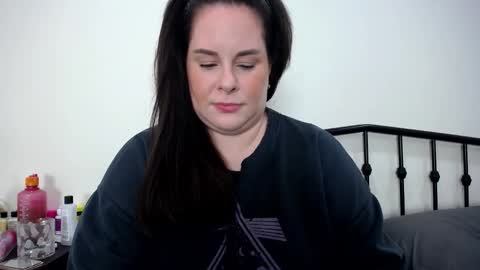 Taylor Michaels online show from December 18, 2:27 am