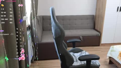 Tender Mia online show from March 6, 9:26 am