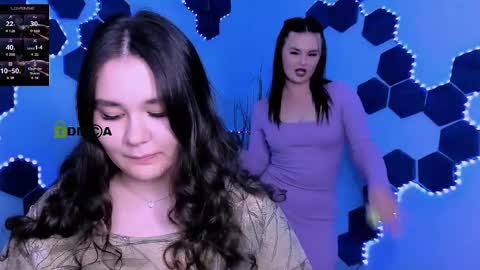 tessa_tea online show from May 5, 12:30 pm