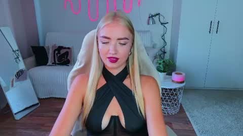 TessaHamilton online show from July 13, 12:17 pm