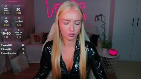 TessaHamilton online show from August 6, 5:20 pm