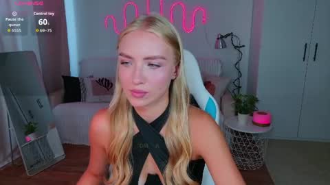 TessaHamilton online show from July 22, 10:05 am